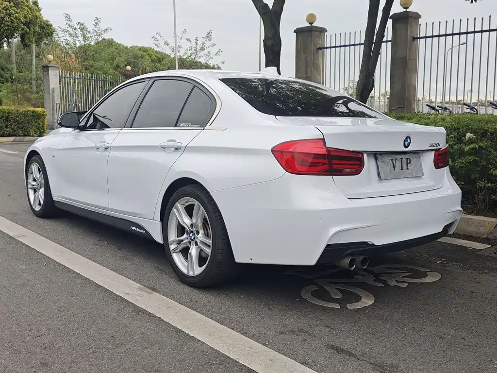 BMW 3 Series 2017 — фото 14