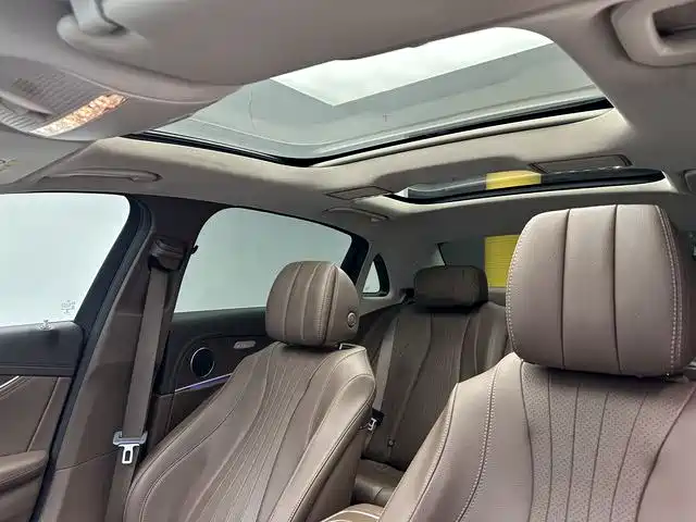 Mercedes-Benz E-Class 2019 — фото 18