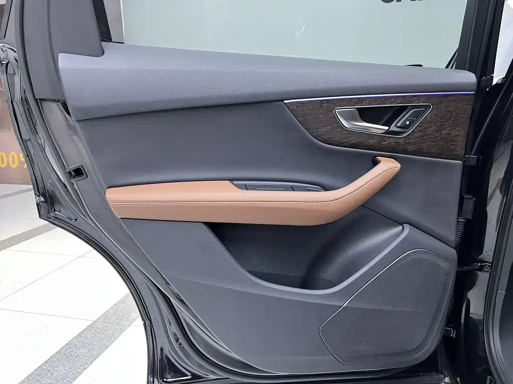 Audi Q7 2023 — фото 14