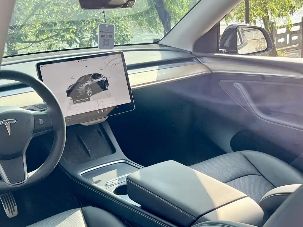 Tesla Model Y 2022 — фото 16