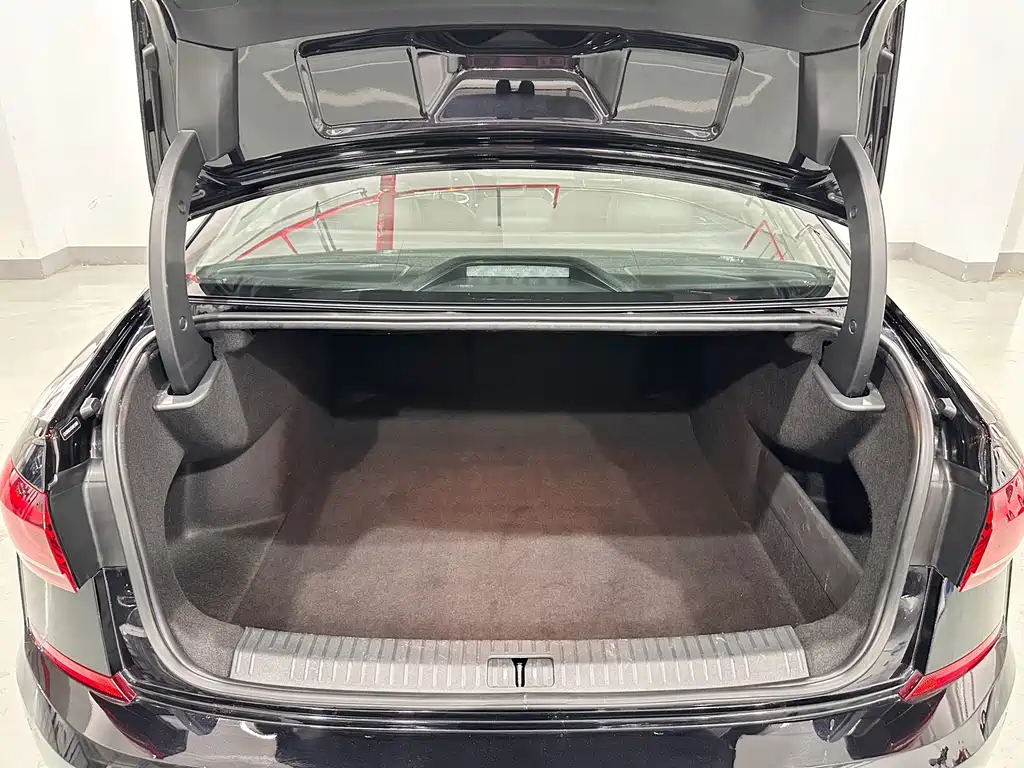 Volkswagen Passat 2025 — фото 9