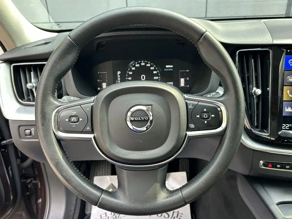 Volvo XC60 2019 — фото 13