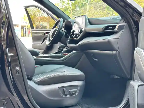 Toyota Crown Kluger 2022