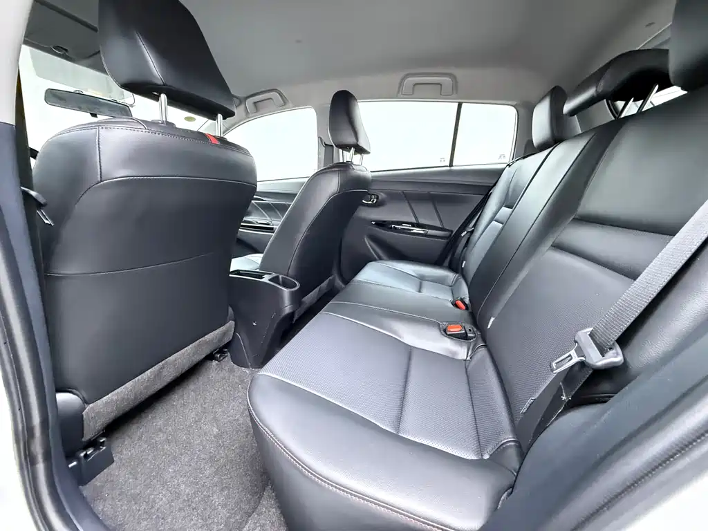 Toyota Yaris L 2022 — фото 10