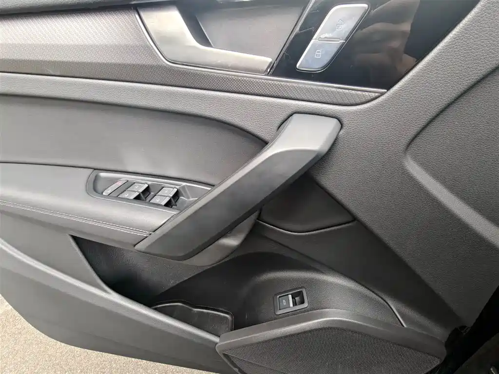 Audi Q5L 2024 — фото 10