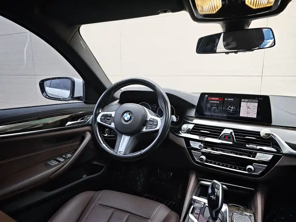 BMW 5 Series 2019 — фото 13