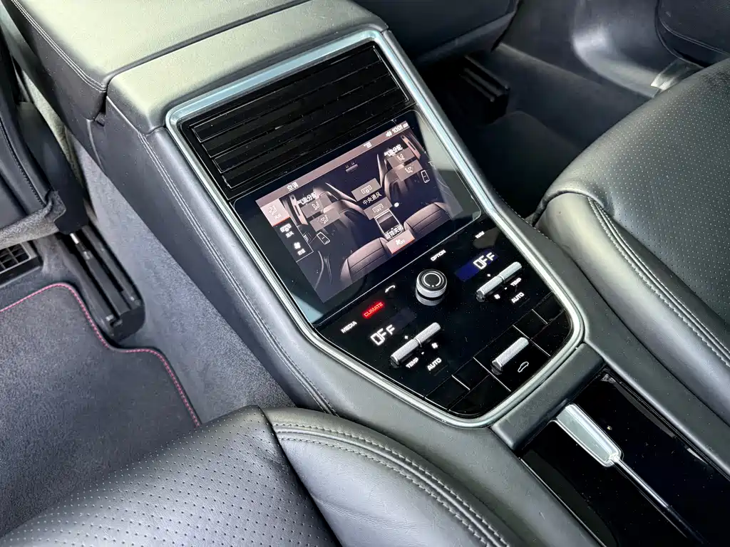 Porsche Panamera 2018 — фото 14