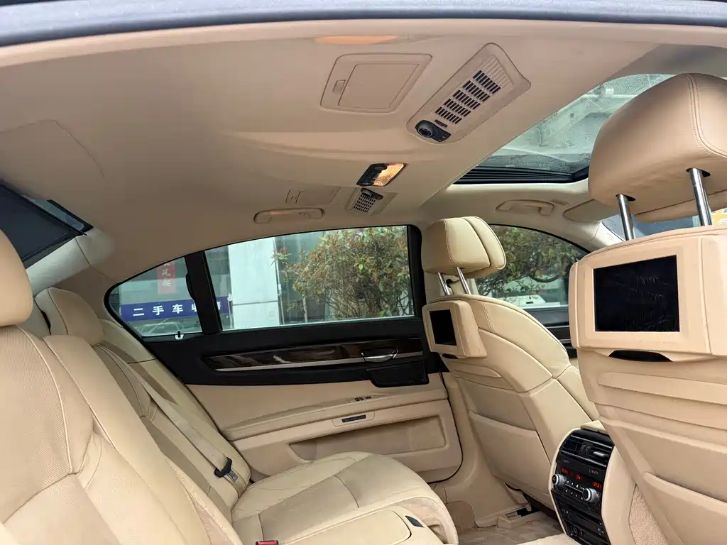 BMW 7 Series 2009 — фото 15