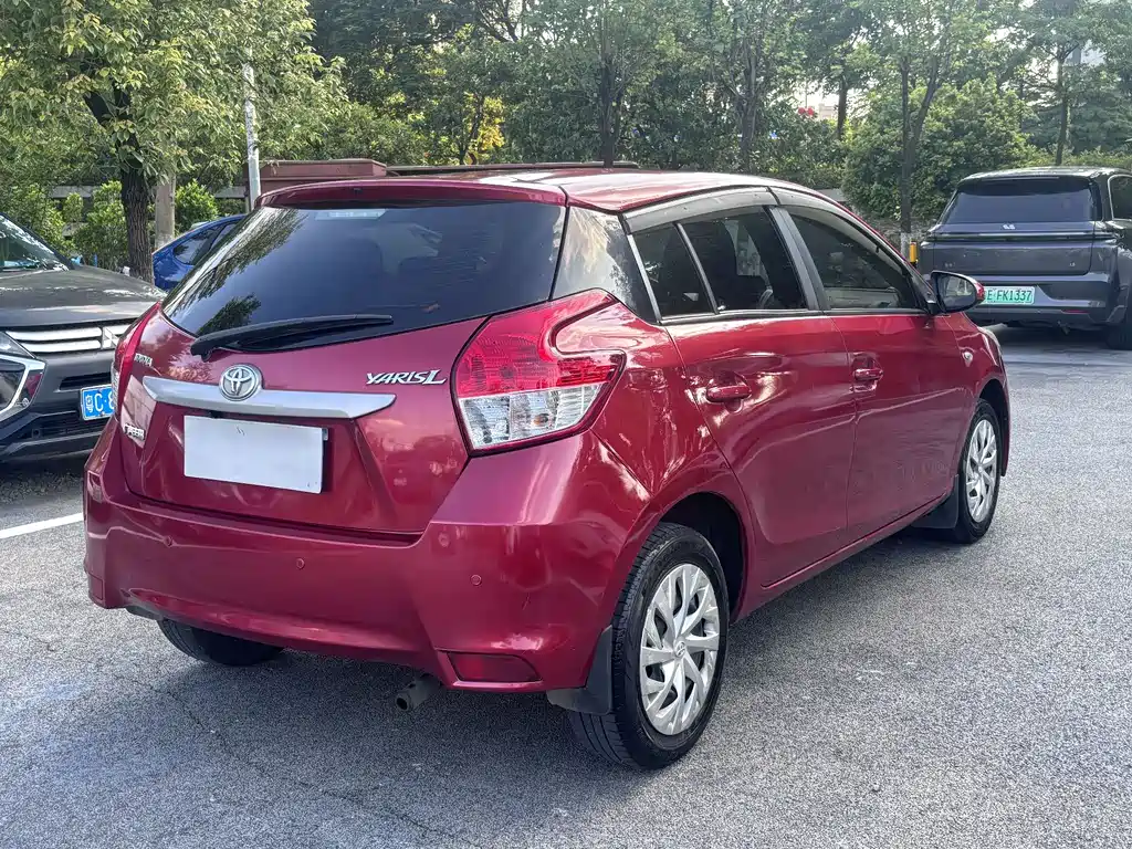 Toyota Yaris L 2014 — фото 12