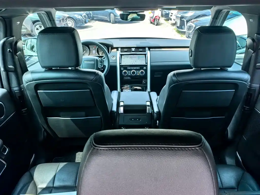 Land Rover Discovery 2017 — фото 17