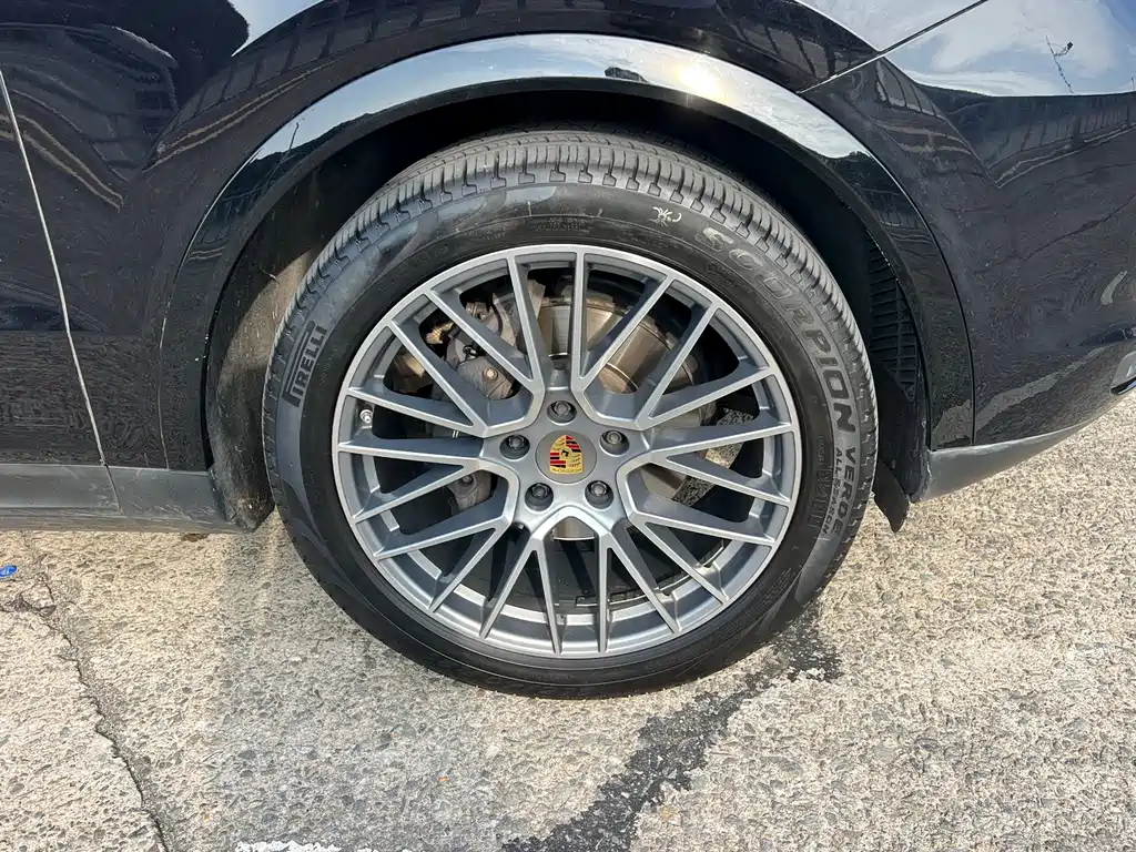 Porsche Cayenne Hybrid 2021 — фото 18