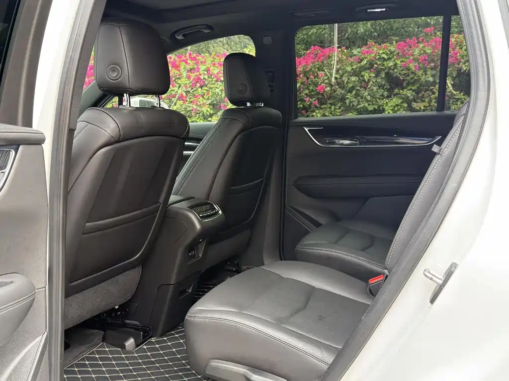 Cadillac XT6 2020 — фото 16