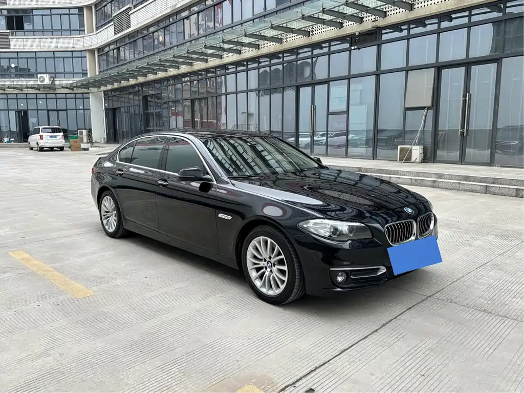 BMW 5 Series 2016 — фото 3