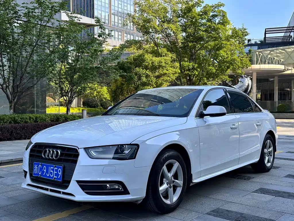 Audi A4L 2014 — фото 1