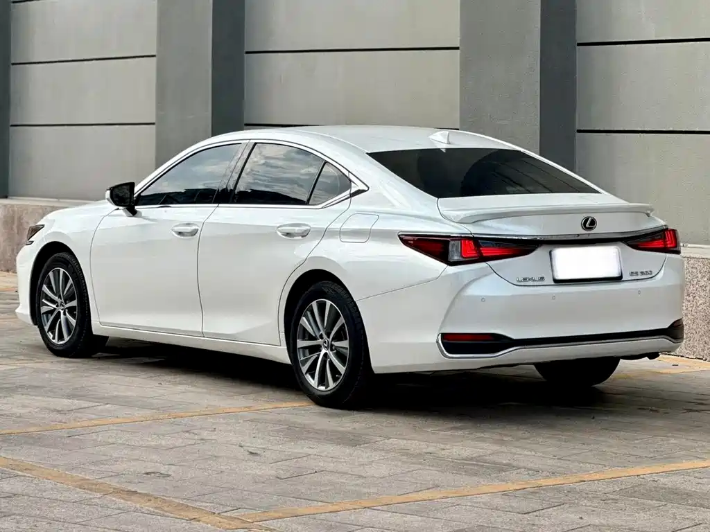 Lexus ES 2020 — фото 4