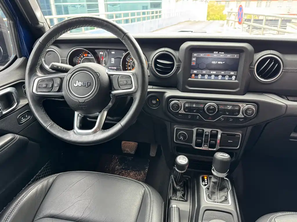 Jeep Wrangler 2019 — фото 12