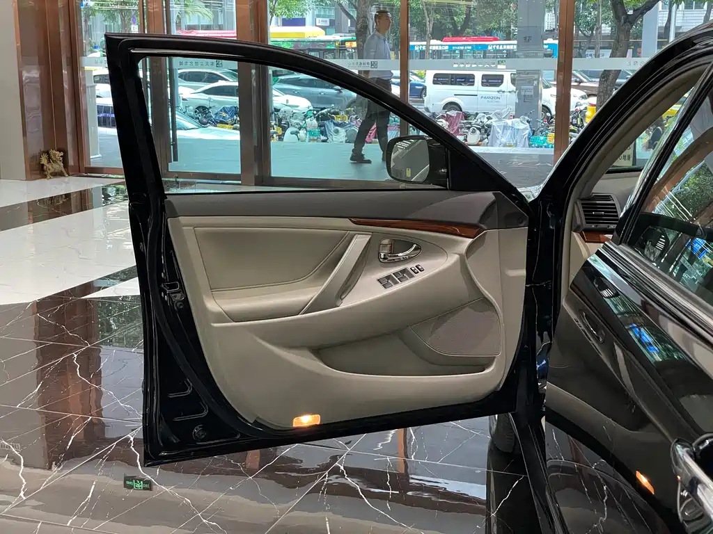 Toyota Camry 2013 — фото 19