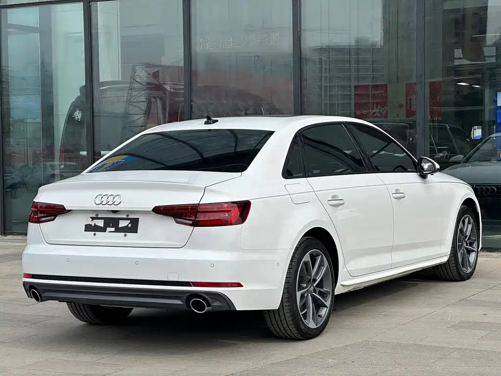 Audi A4L 2018 — фото 3