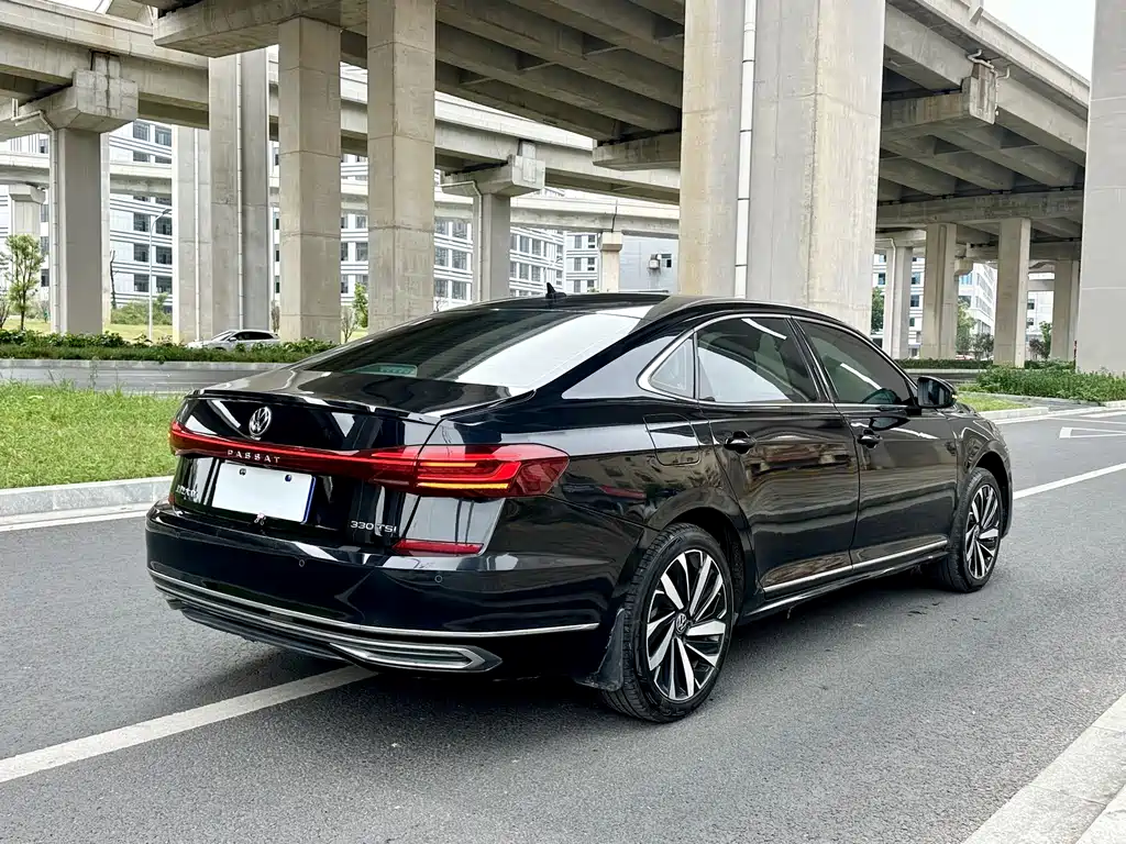Volkswagen Passat 2022 — фото 9