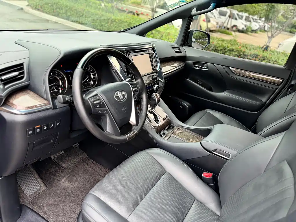 Toyota Alphard 2018 — фото 8