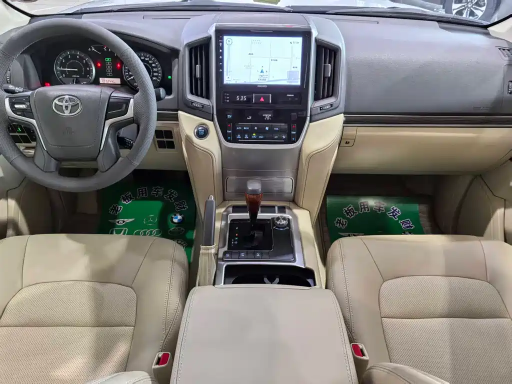 Toyota Land Cruiser 2017 — фото 9