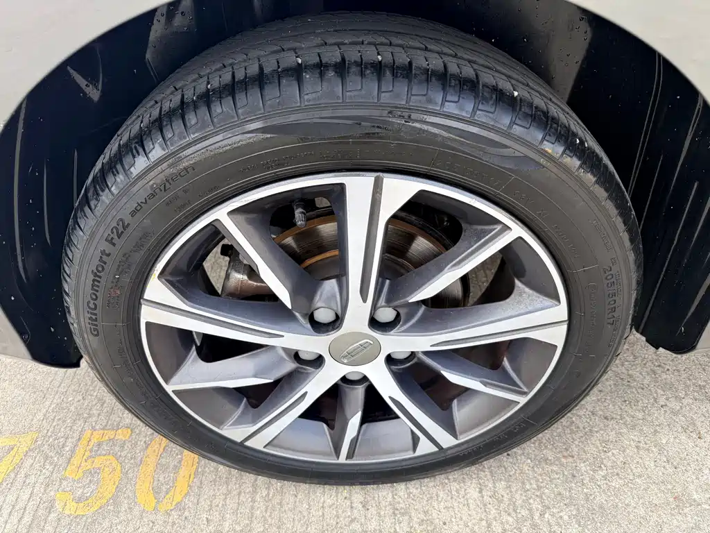 Geely Emgrand 2021
