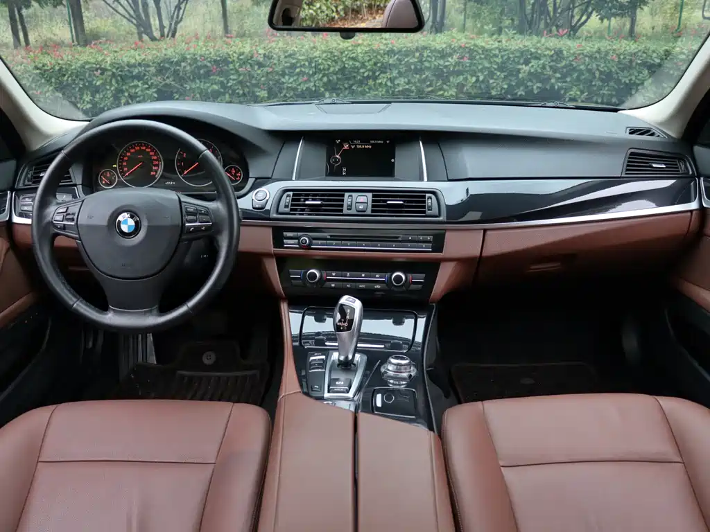 BMW 5 Series 2015 — фото 9