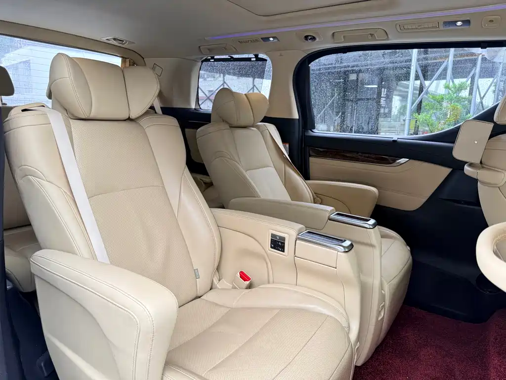 Toyota Alphard 2018 — фото 10