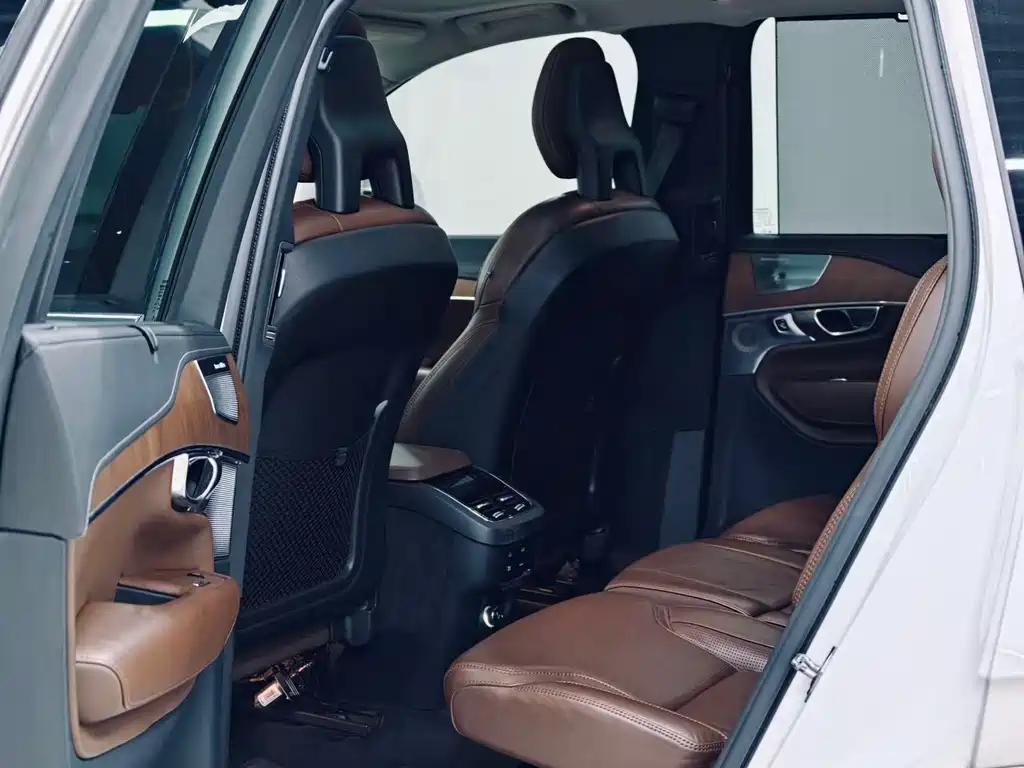 Volvo XC90 2017 — фото 10