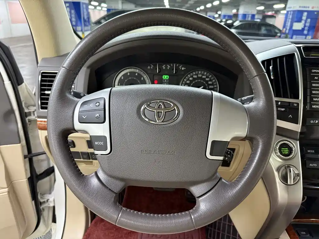 Toyota Land Cruiser 2014 — фото 30