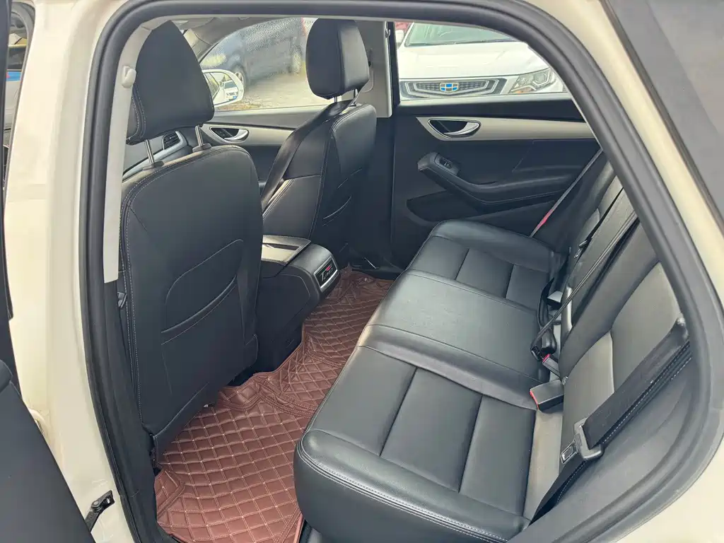 Zotye SR7 2016 — фото 20