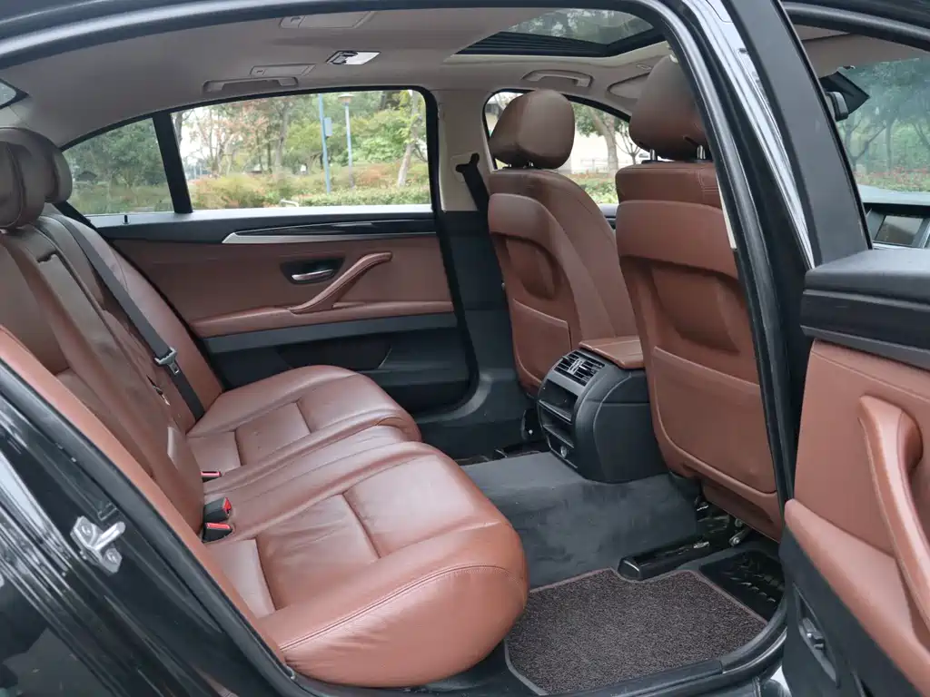 BMW 5 Series 2015 — фото 36