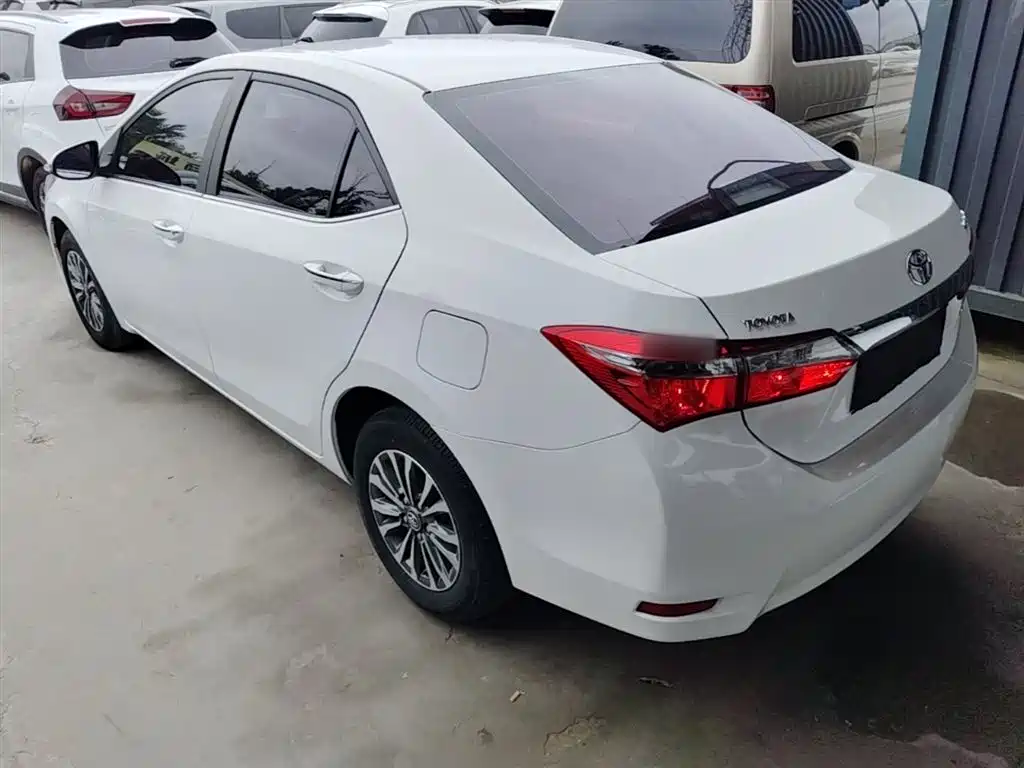 Toyota Corolla 2018 — фото 5