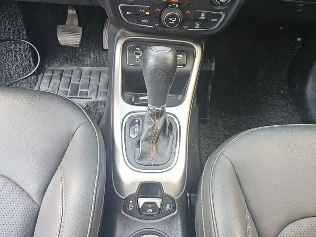 Jeep Compass 2019 — фото 14