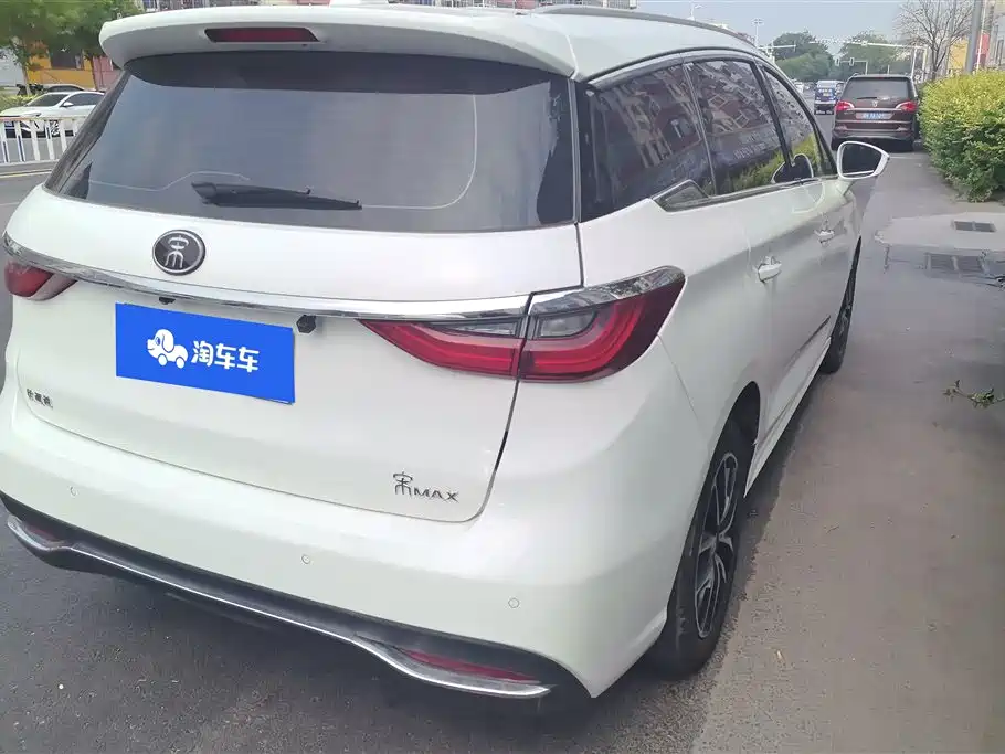 BYD MAX 2018