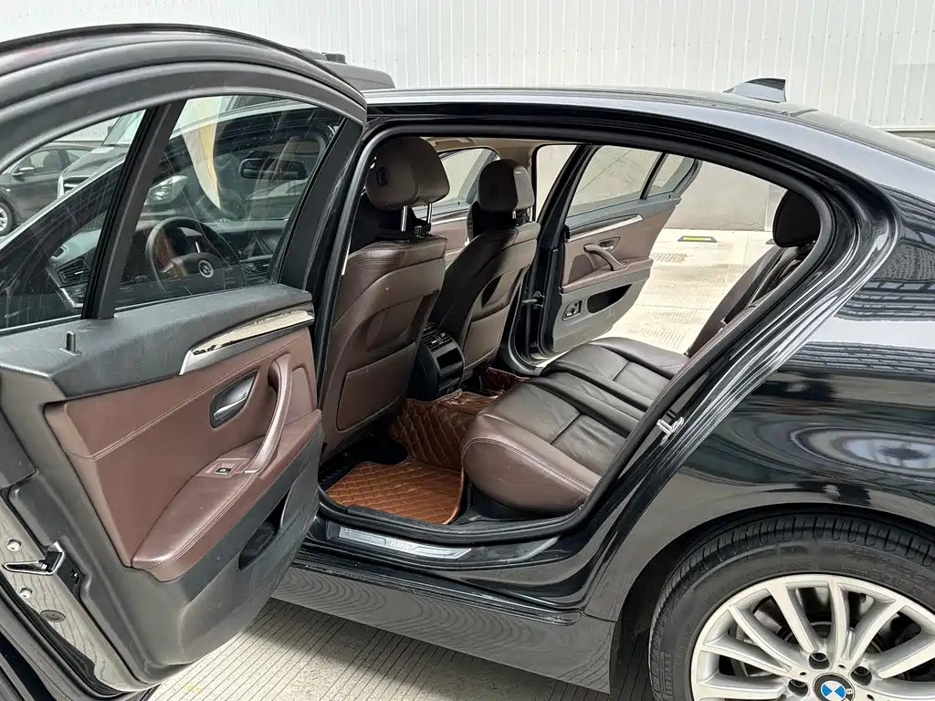 BMW 5 Series 2016 — фото 10