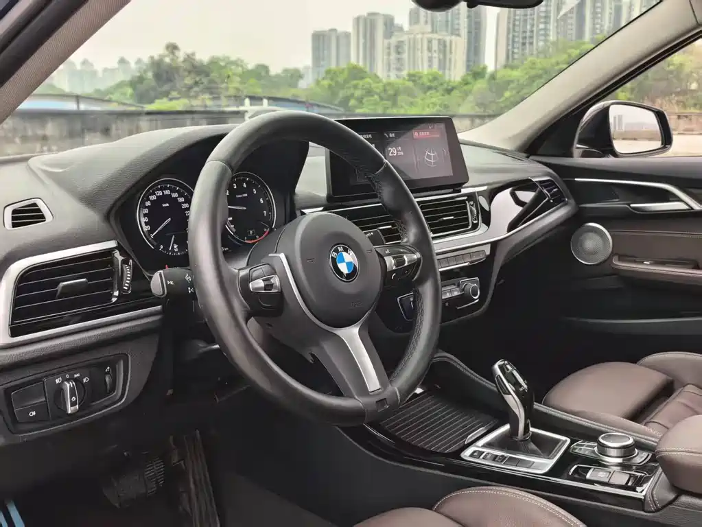 BMW 1 Series 2021 — фото 10
