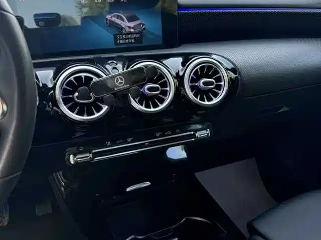 Mercedes-Benz A-Class 2021 — фото 15