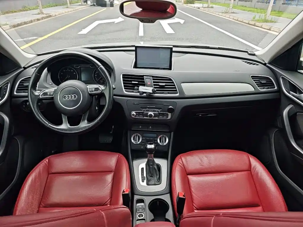 Audi Q3 2015 — фото 10