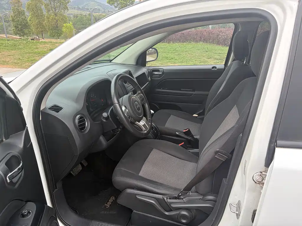 Jeep Compass 2013 — фото 2