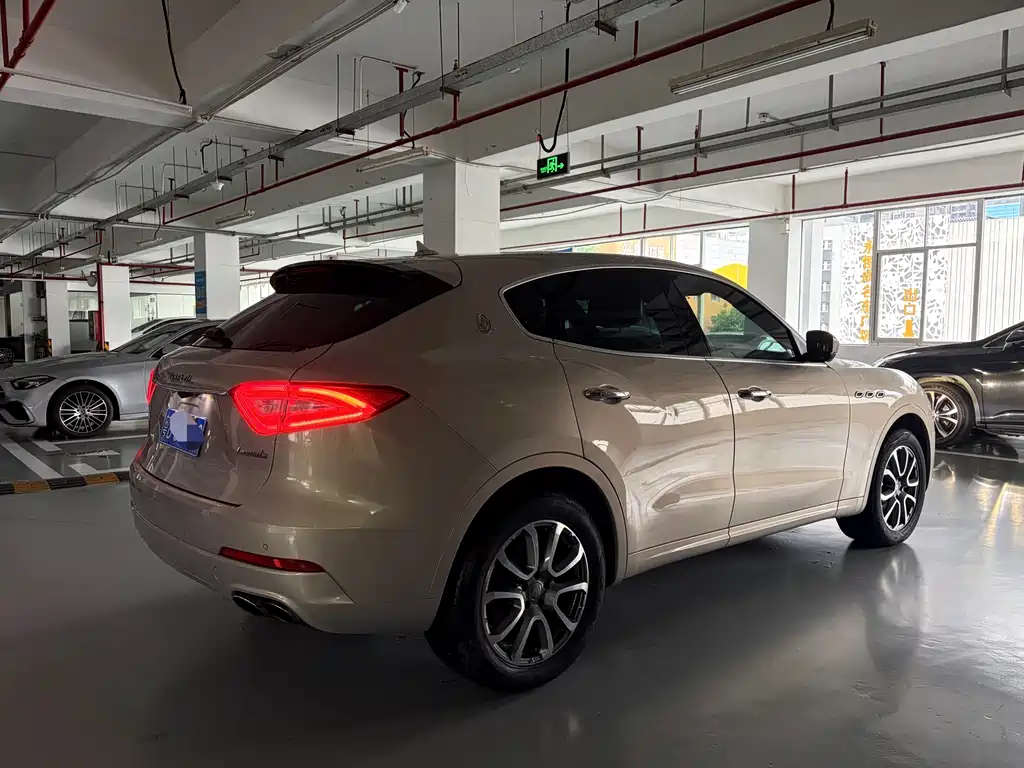 Maserati Levante 2018 — фото 9