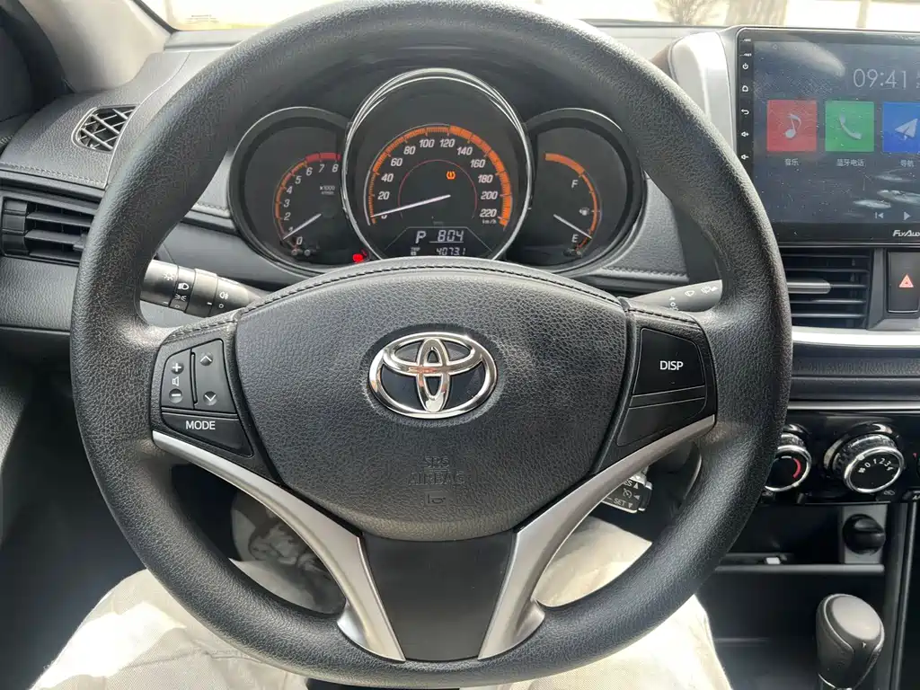 Toyota Yaris L 2022 — фото 12