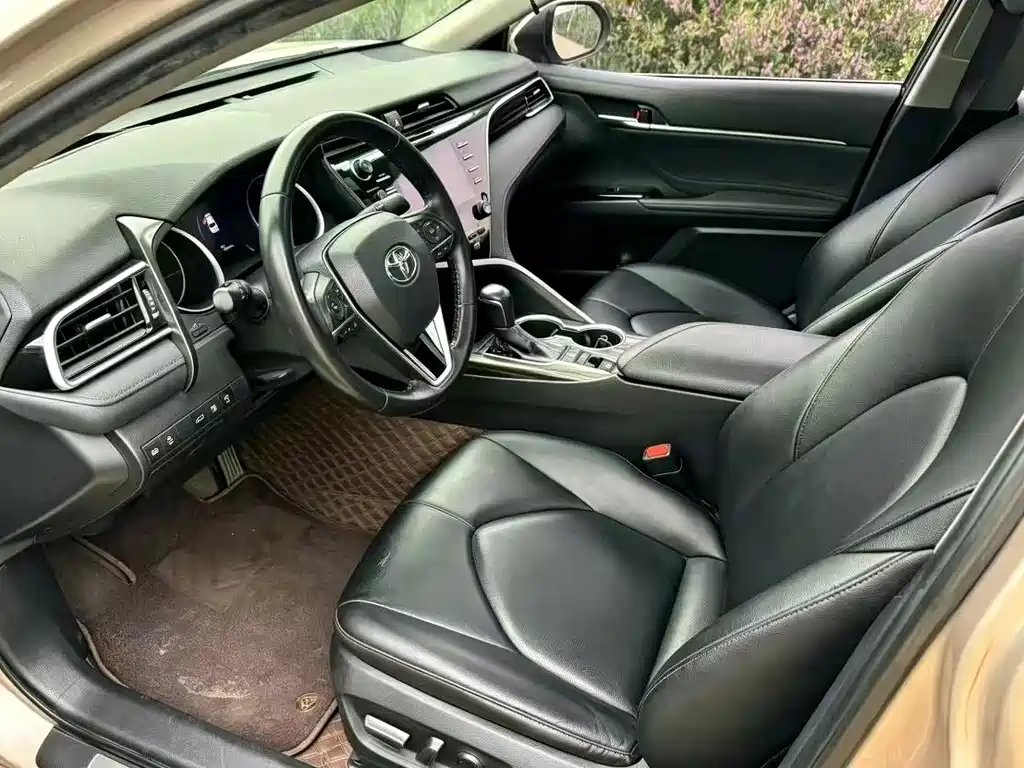 Toyota Camry 2018 — фото 8