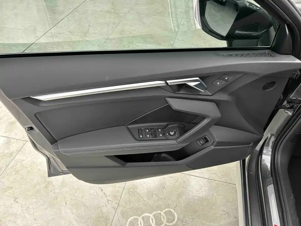 Audi A3 2023 — фото 10