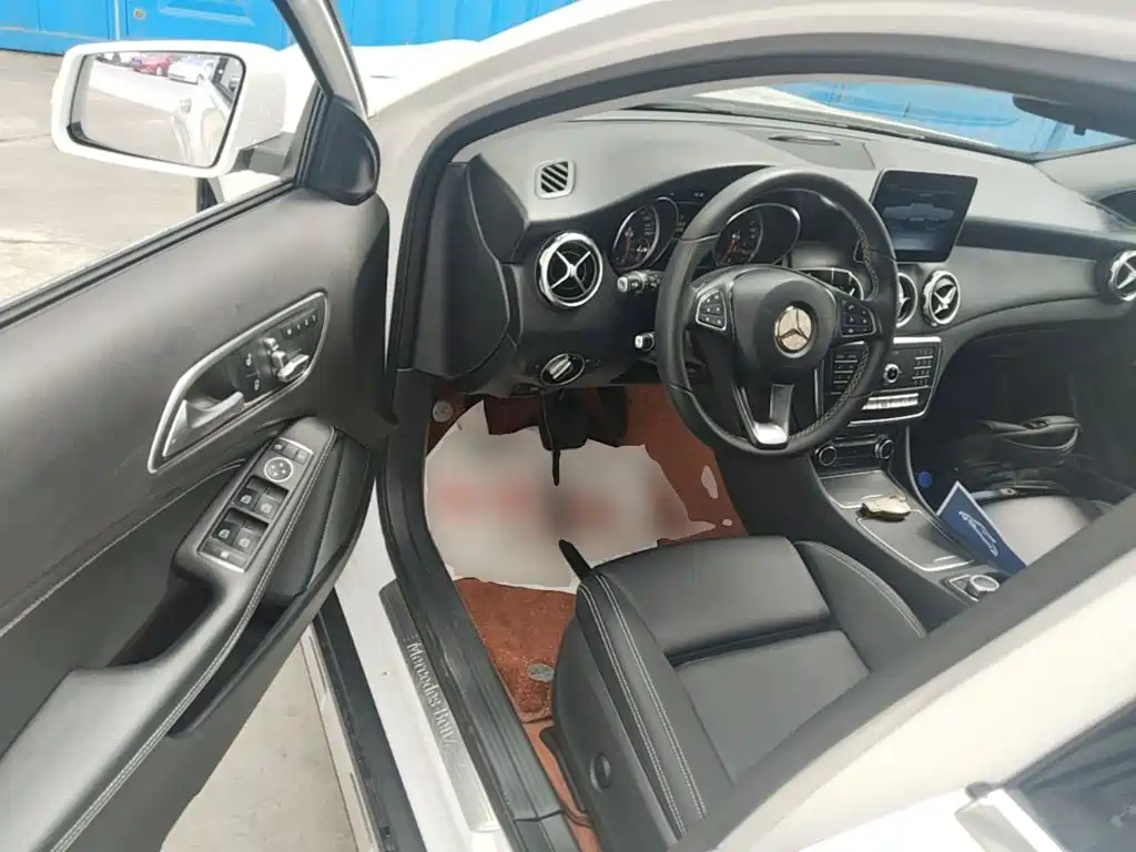 Mercedes-Benz GLA 2018 — фото 16
