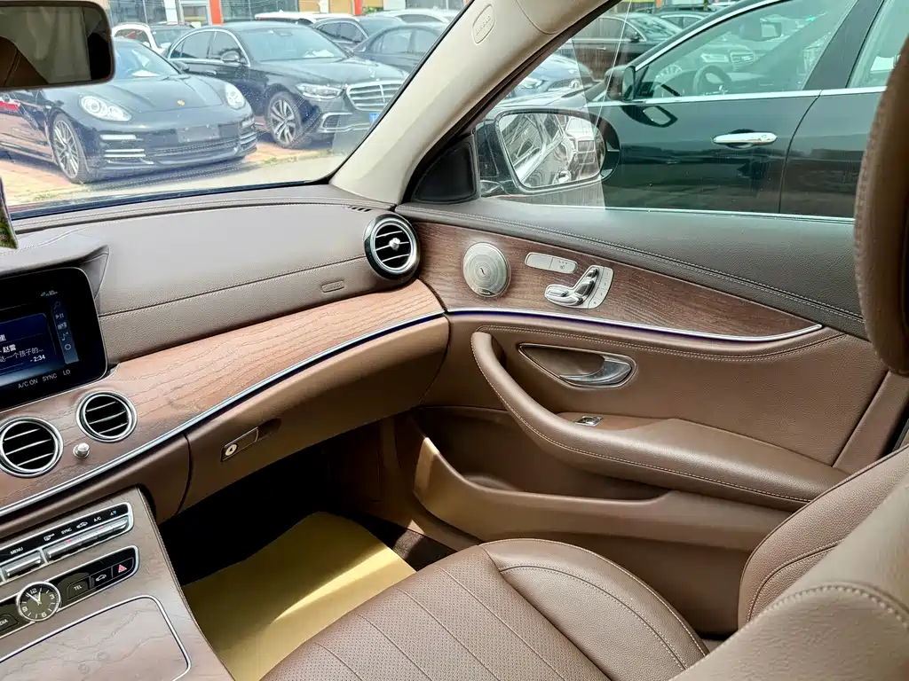 Mercedes-Benz E-Class 2020 — фото 19