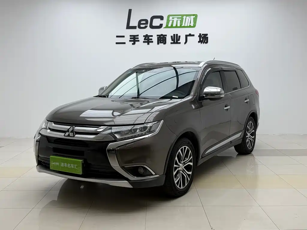 Mitsubishi Outlander 2016 — фото 1