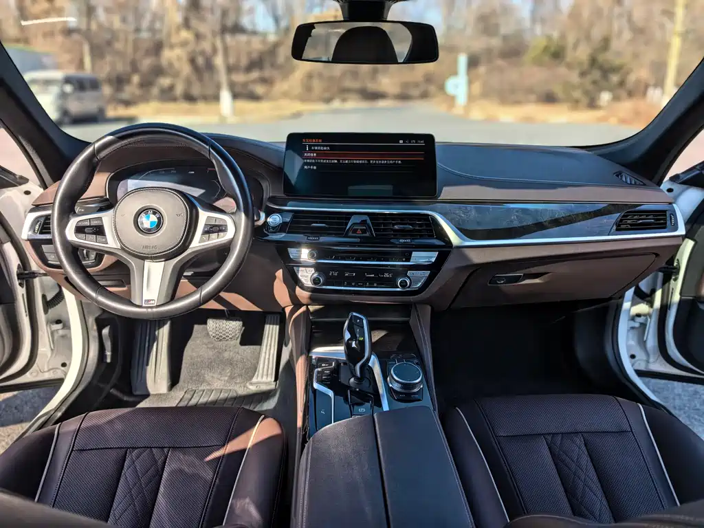 BMW 5 Series 2021 — фото 12