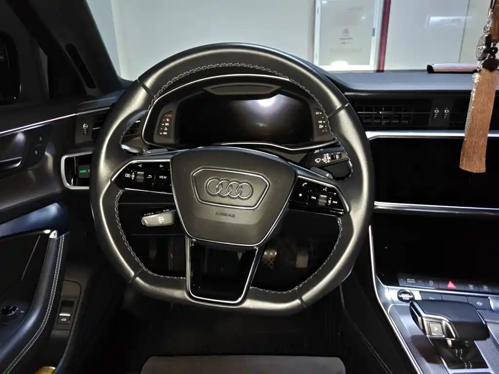 Audi A6L 2022