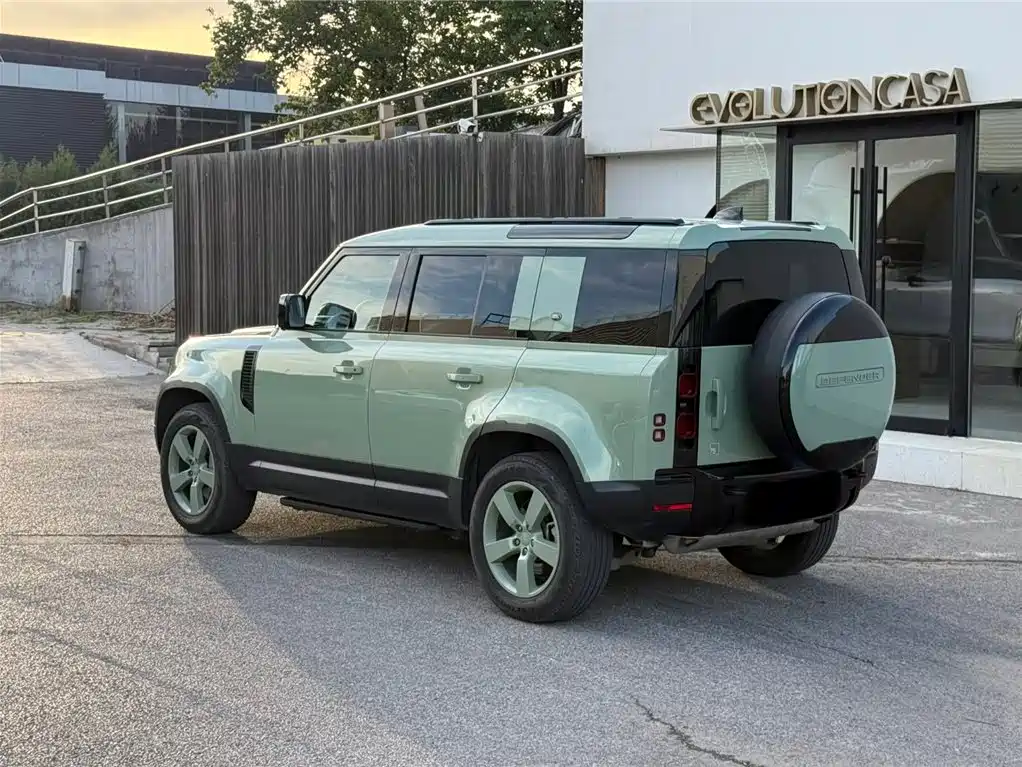 Land Rover Defender 2023 — фото 9